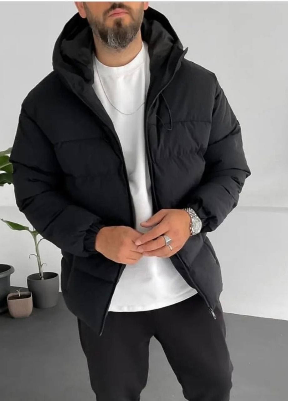 Чорна мужская теплая курточка с капюшоном цвет чернй р.44/46 447292 New Trend