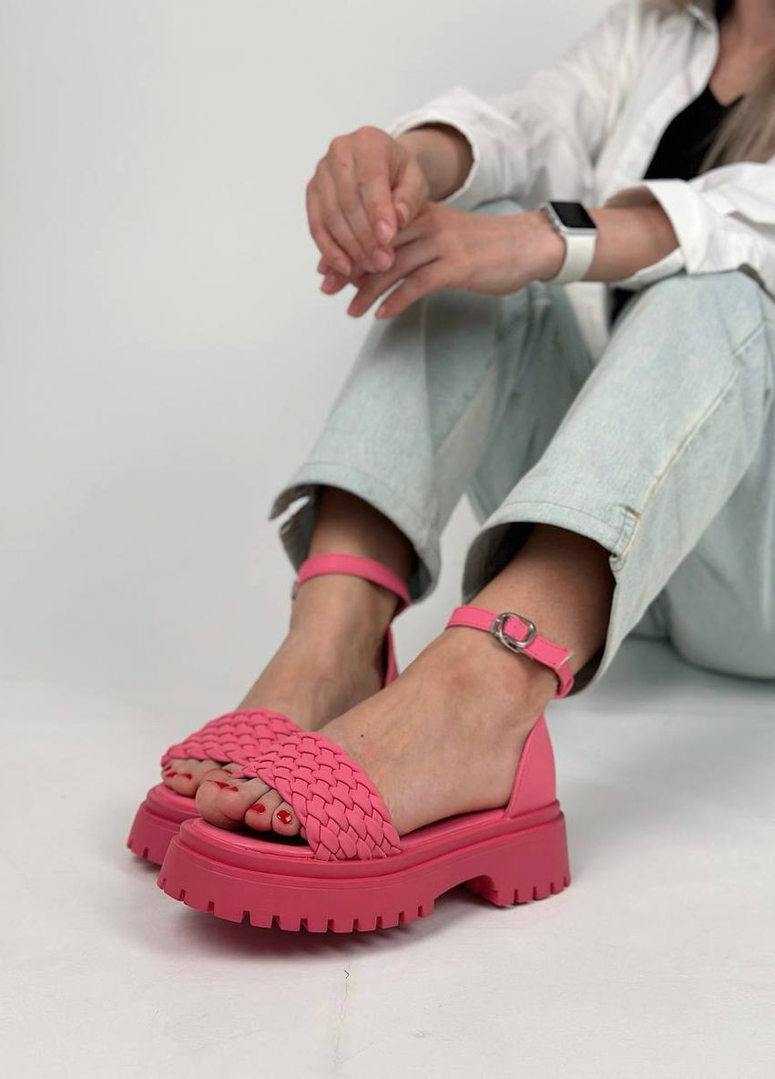 Розовые босоножки Vakko