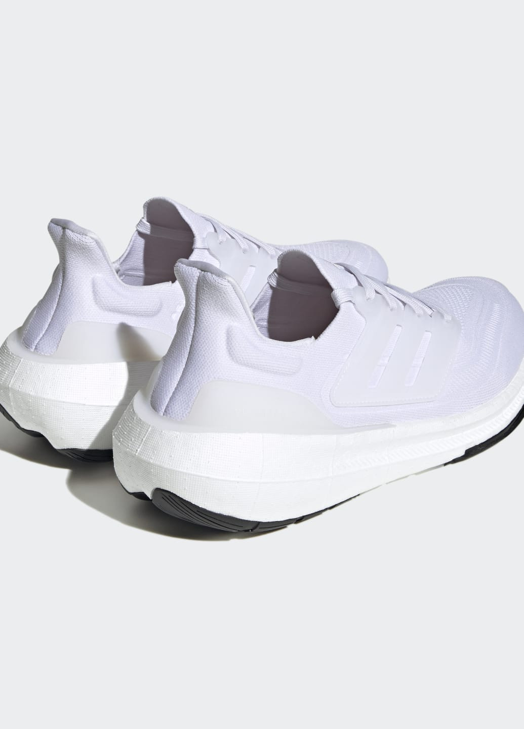 Білі всесезонні кросівки ultraboost light adidas
