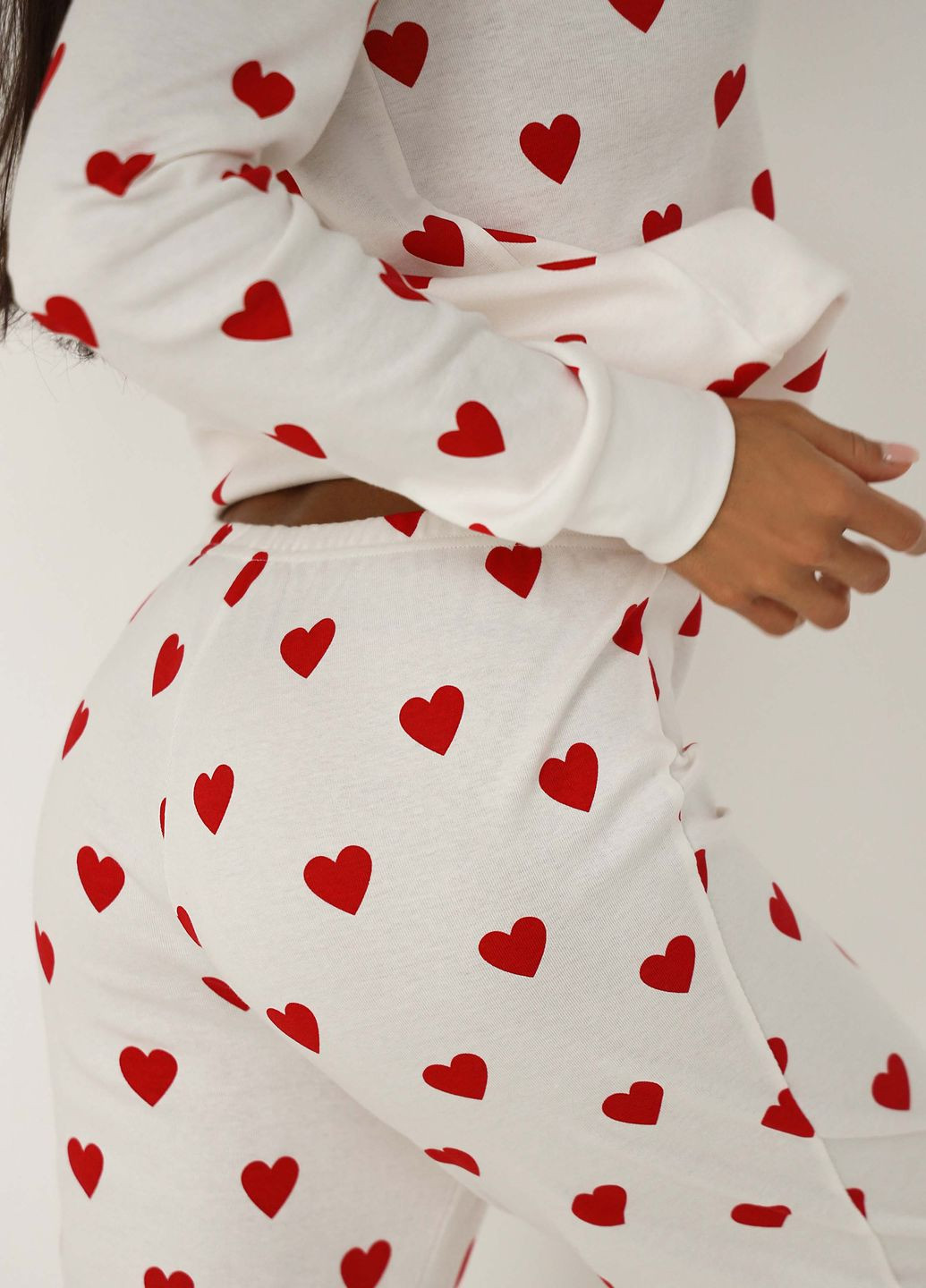 Белая всесезон пижама реглан и брюки, принт красное сердечко кофта + брюки German Volf