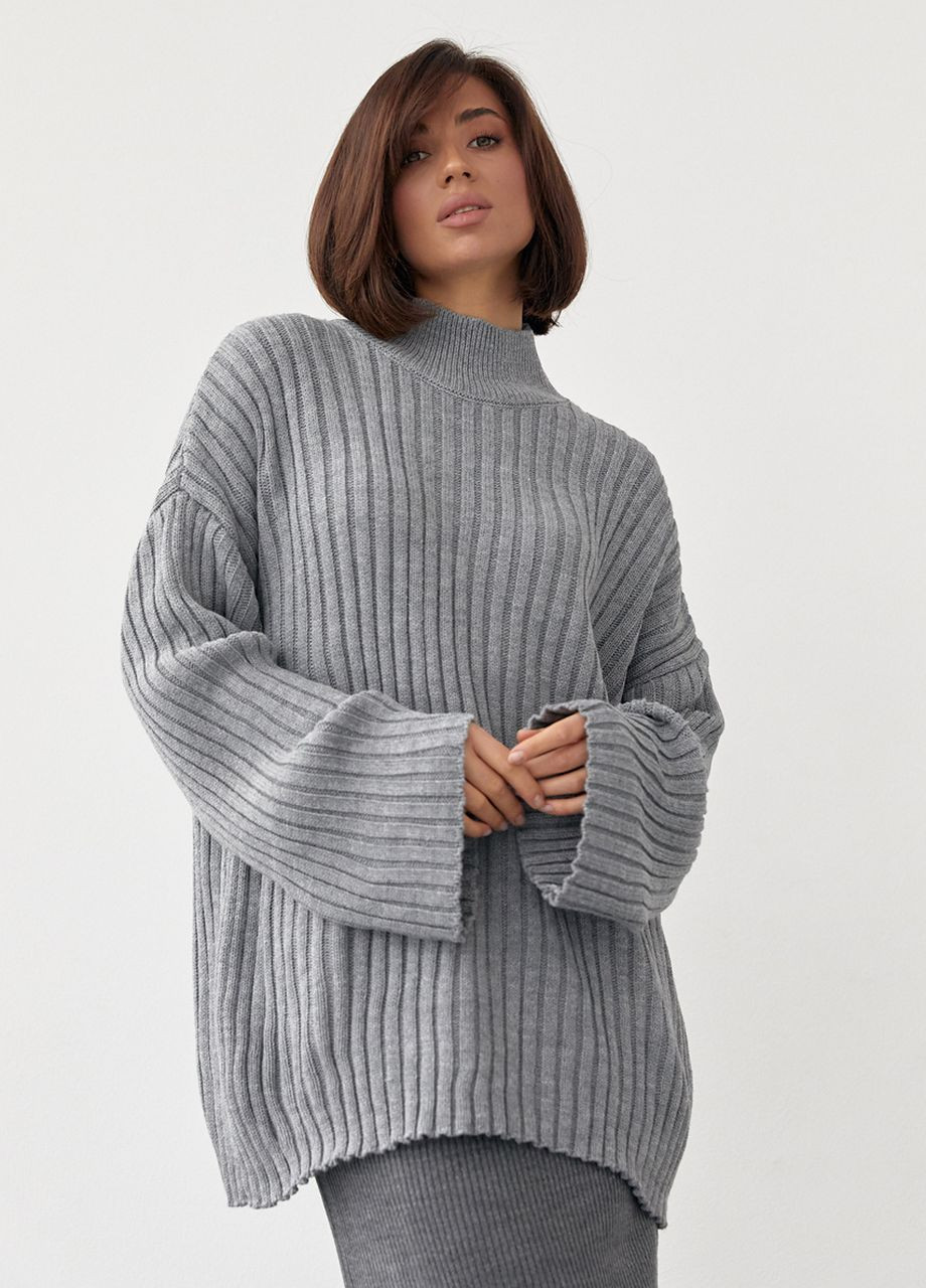 Серый зимний женский вязаный свитер oversize в рубчик - серый Lurex
