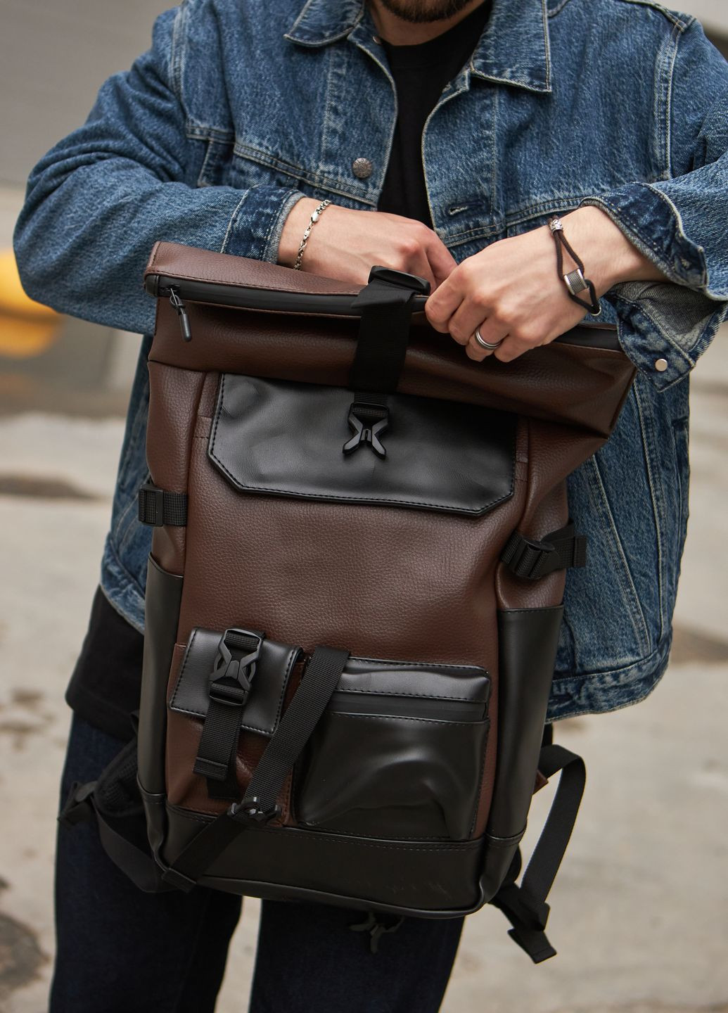 Стильный и практичный рюкзак роллтоп для ноутбука Rolltop для путешествий коричневого цвета из экокожи No Brand (260074377)