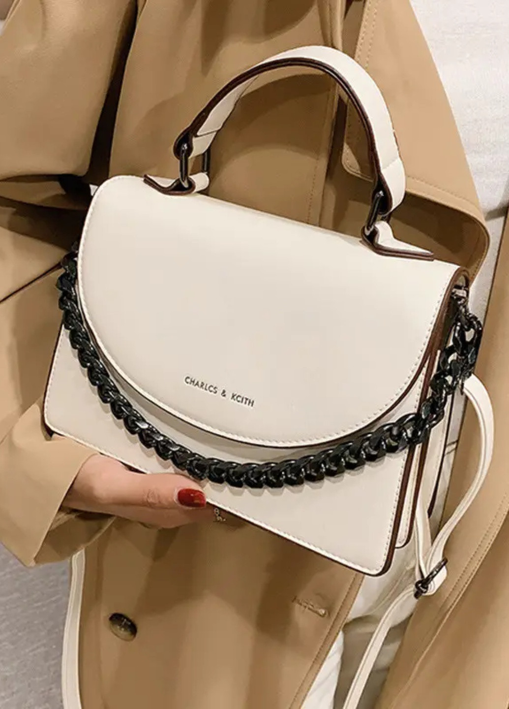 Жіноча класична сумочка крос-боді з ланцюжком через плече на ремінці біла No Brand (257876187)