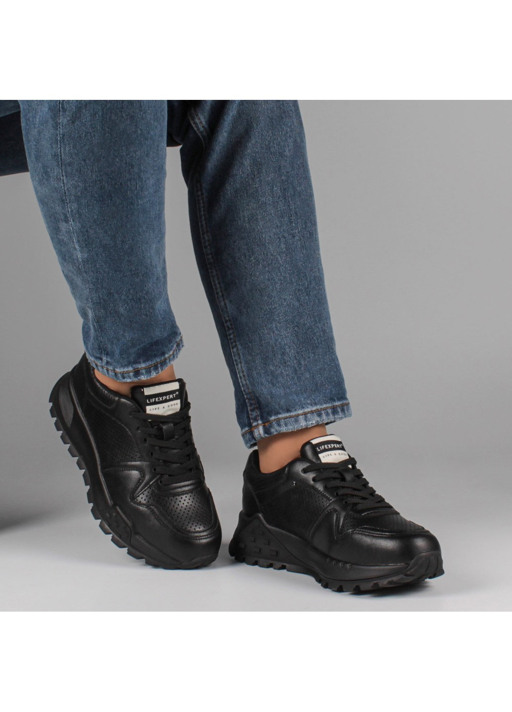 Черные демисезонные женские кроссовки 198872 Lifexpert