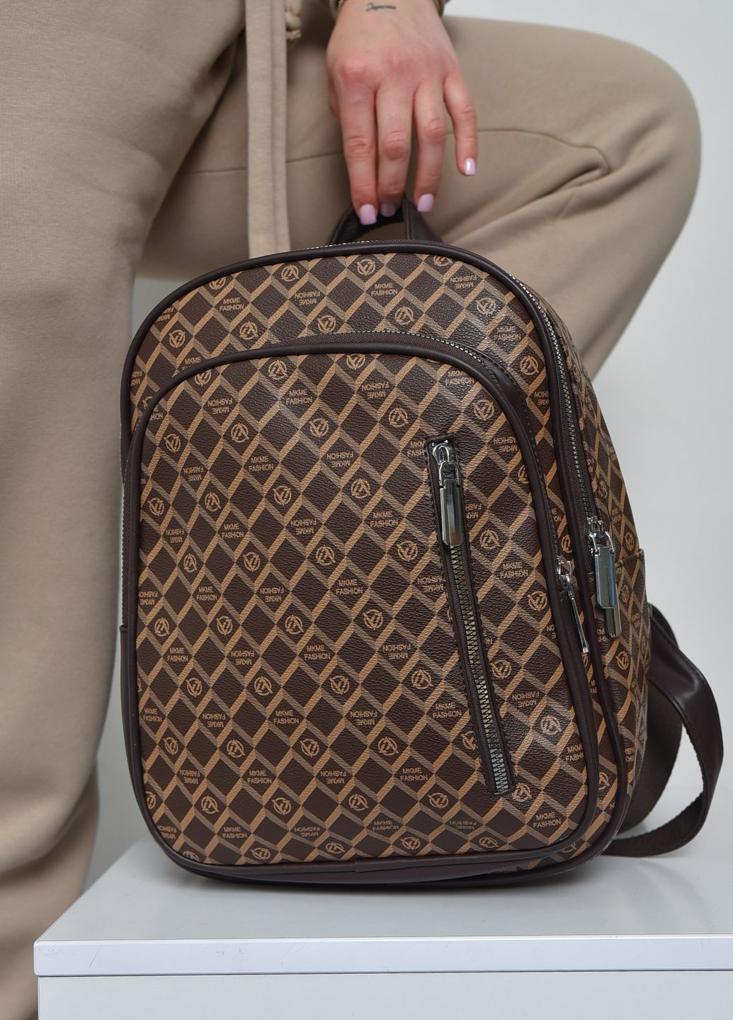 Рюкзак жіночий з принтом коричневого кольору Let's Shop (271518668)