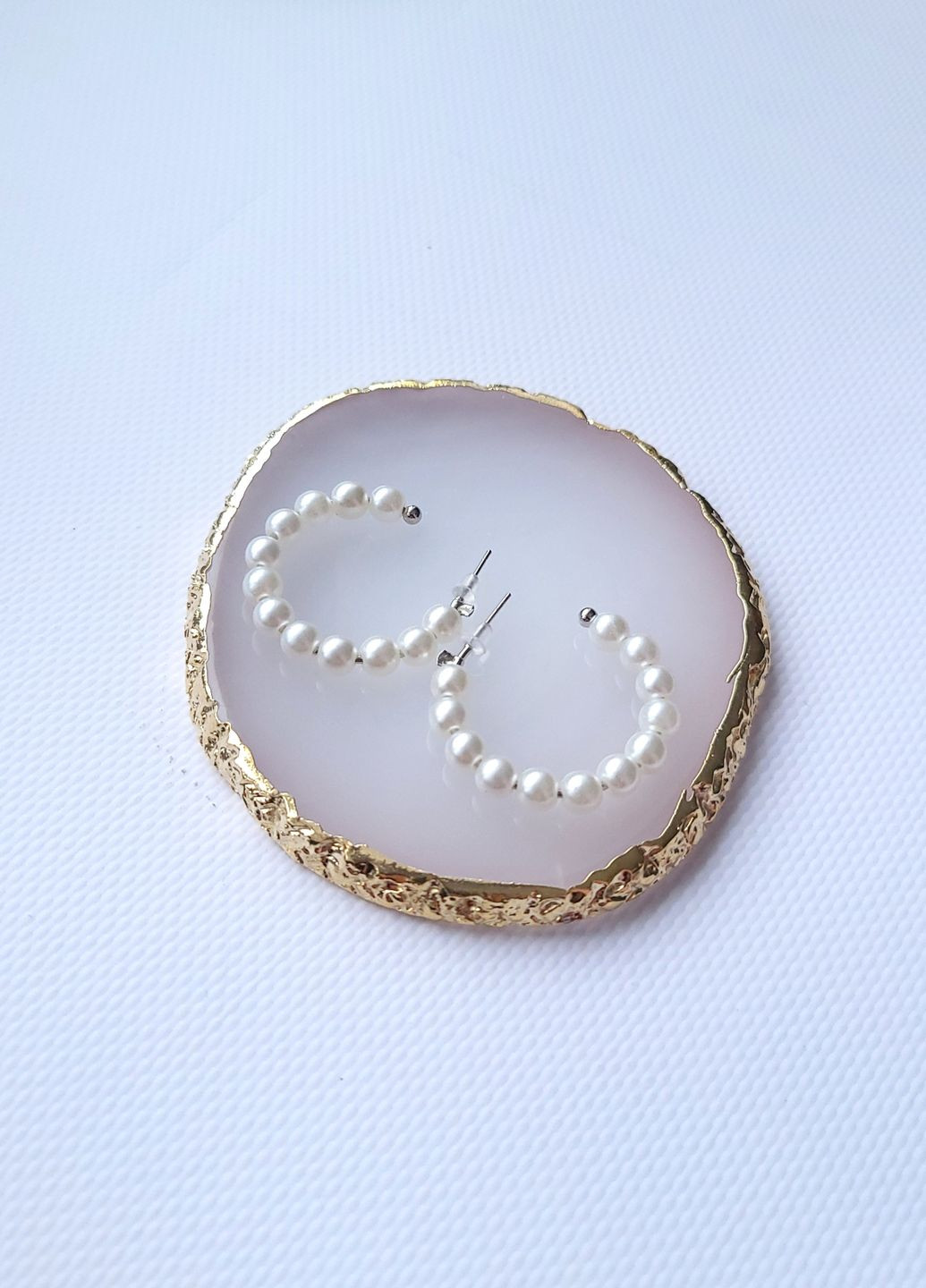 Серьги женские рифленые круги полукольца с бусинками 3,5 см No Brand (277371784)