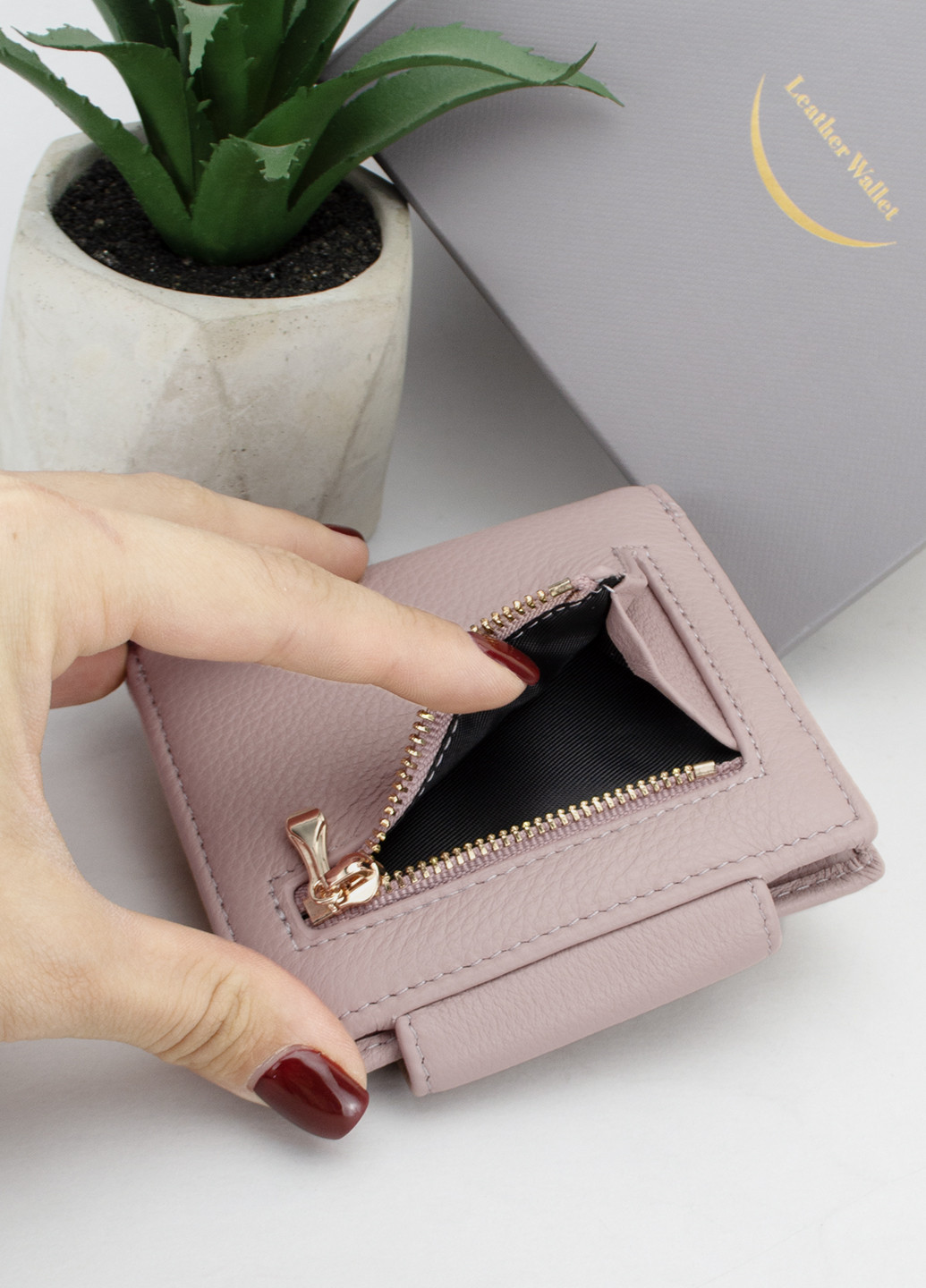 Жіночий шкіряний гаманець 8005 маленький пудровий на кнопці Sezfert (266351521)
