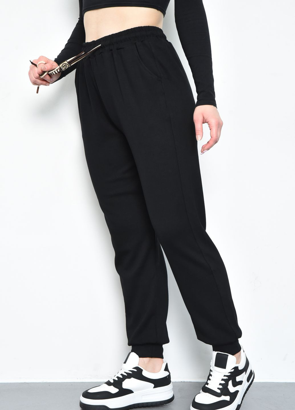 Спортивні штани жіночі чорного кольору Let's Shop (275396128)