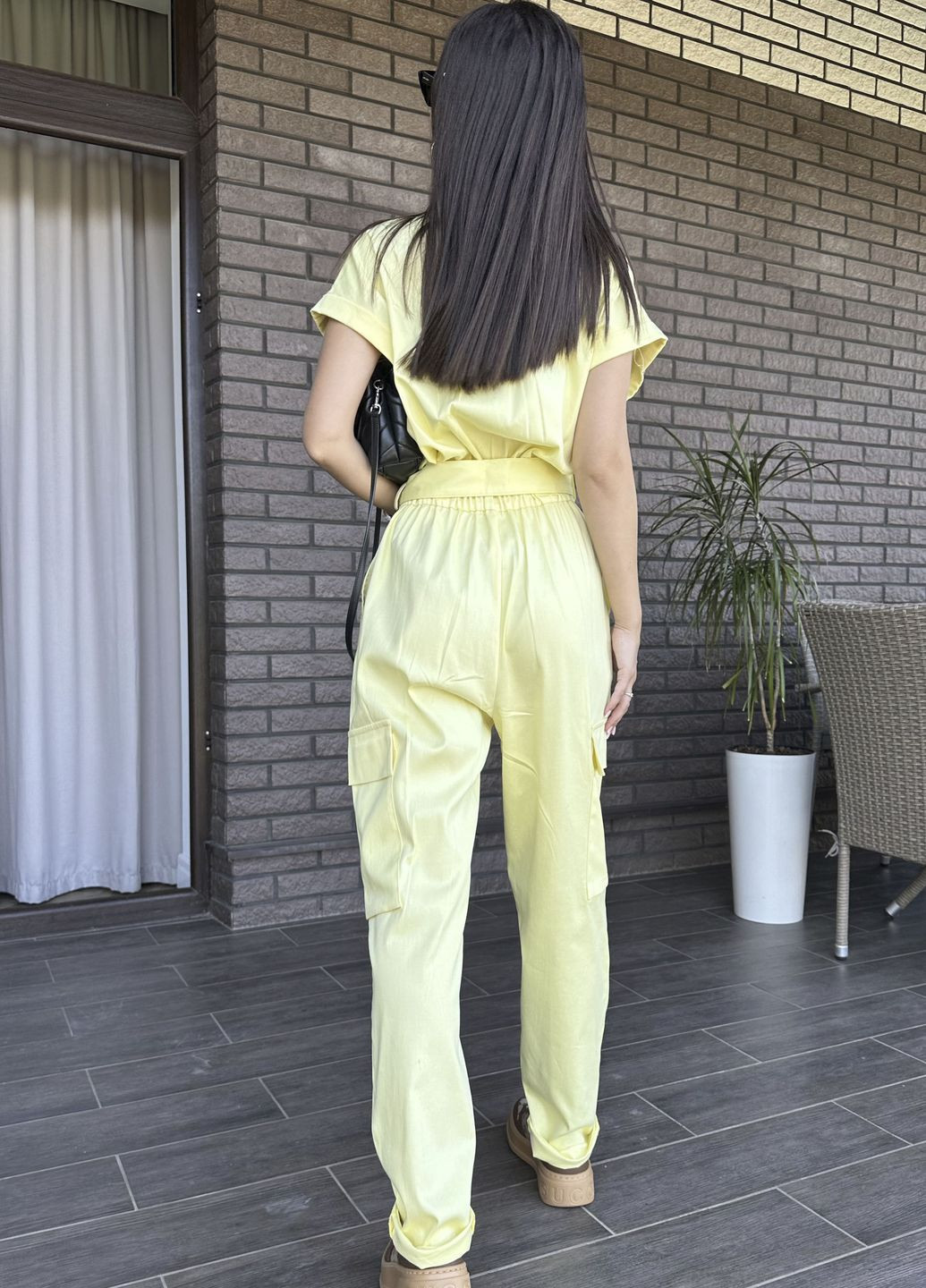 Комбінезон жіночий жовтого кольору Let's Shop комбінезон-брюки однотонний жовтий кежуал трикотаж