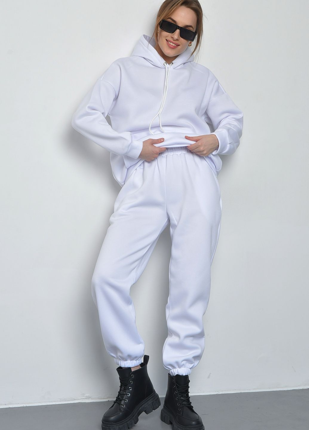 Спортивный костюм женский на флисе белого цвета Let's Shop (271126522)