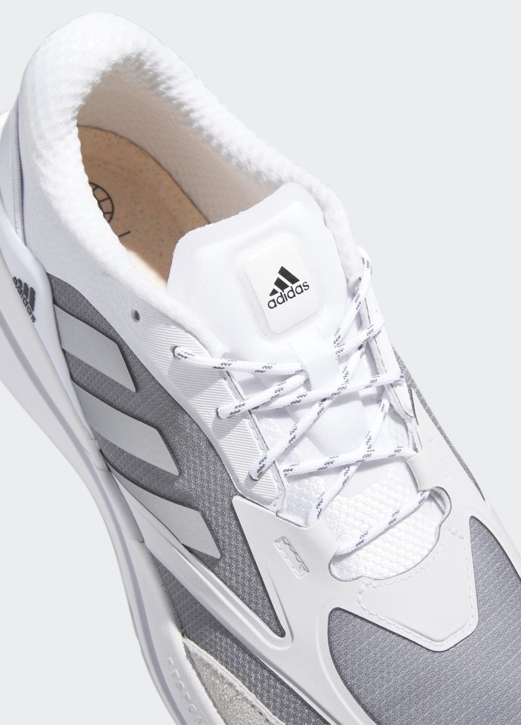 Белые всесезонные кроссовки brevard adidas