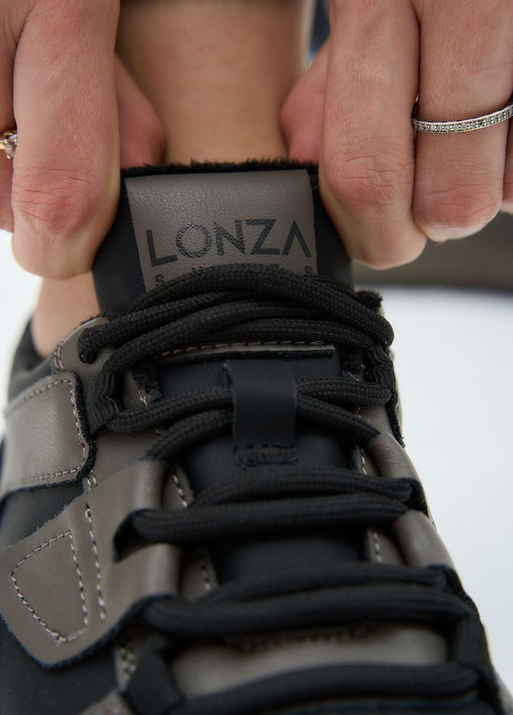 Черные демисезонные кроссовки 181037 Lonza