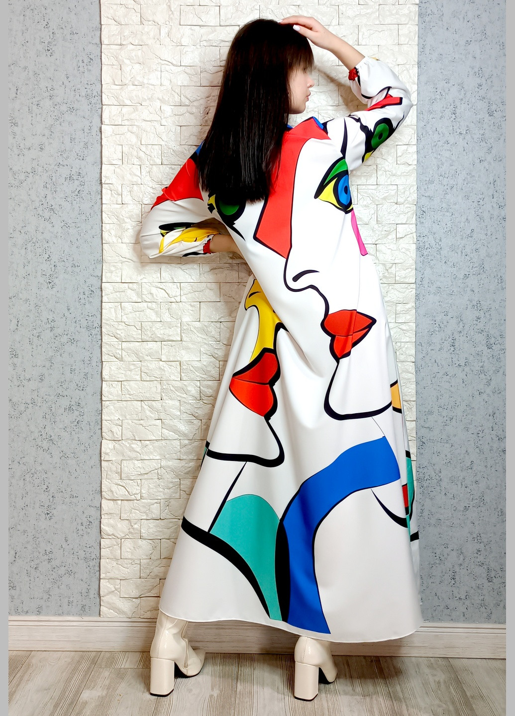 Белое кэжуал платье а-силуэт Classe 22 с абстрактным узором