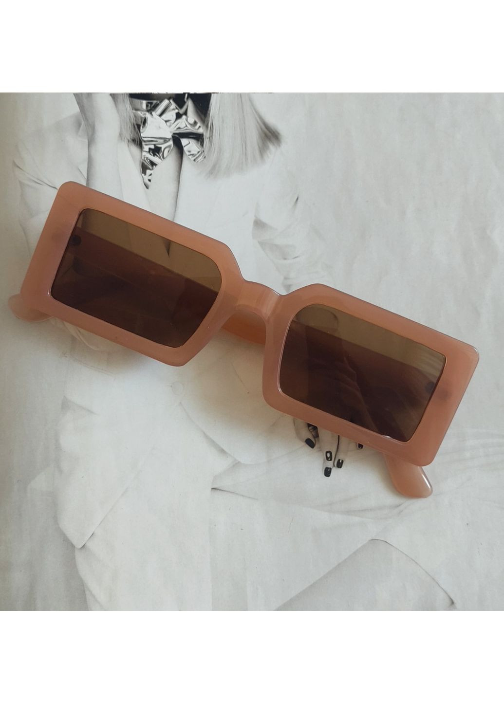 Сонцезахисні окуляри прямокутні в широкій оправі Бежевий No Brand (257763067)
