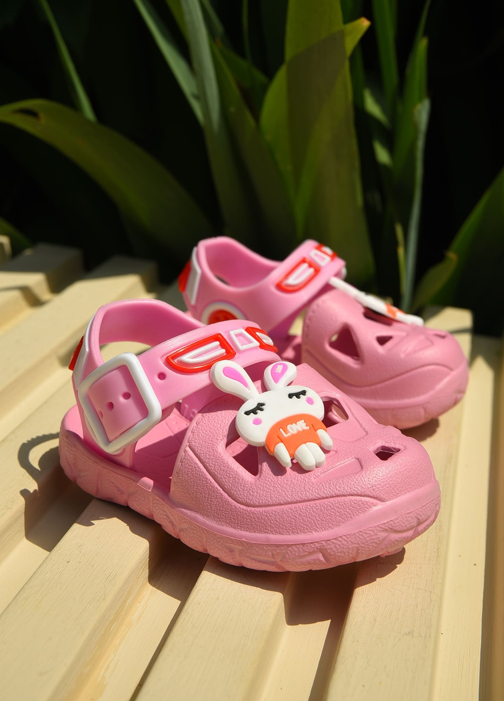 Розовые пляжные сандали детские пена для девочки розового цвета Let's Shop с ремешком