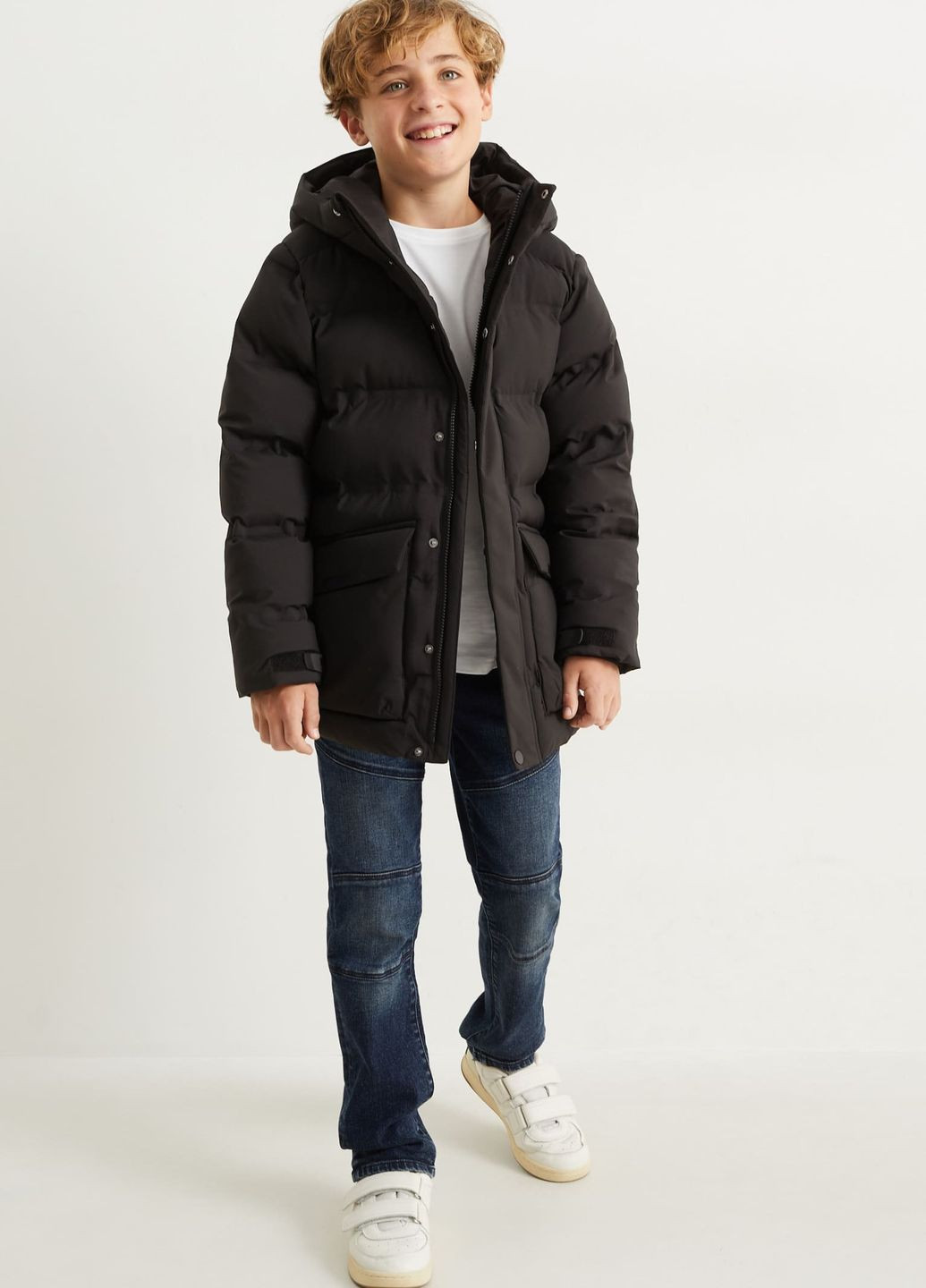 Черная зимняя зимняя куртка для мальчика черная 2203790 C&A