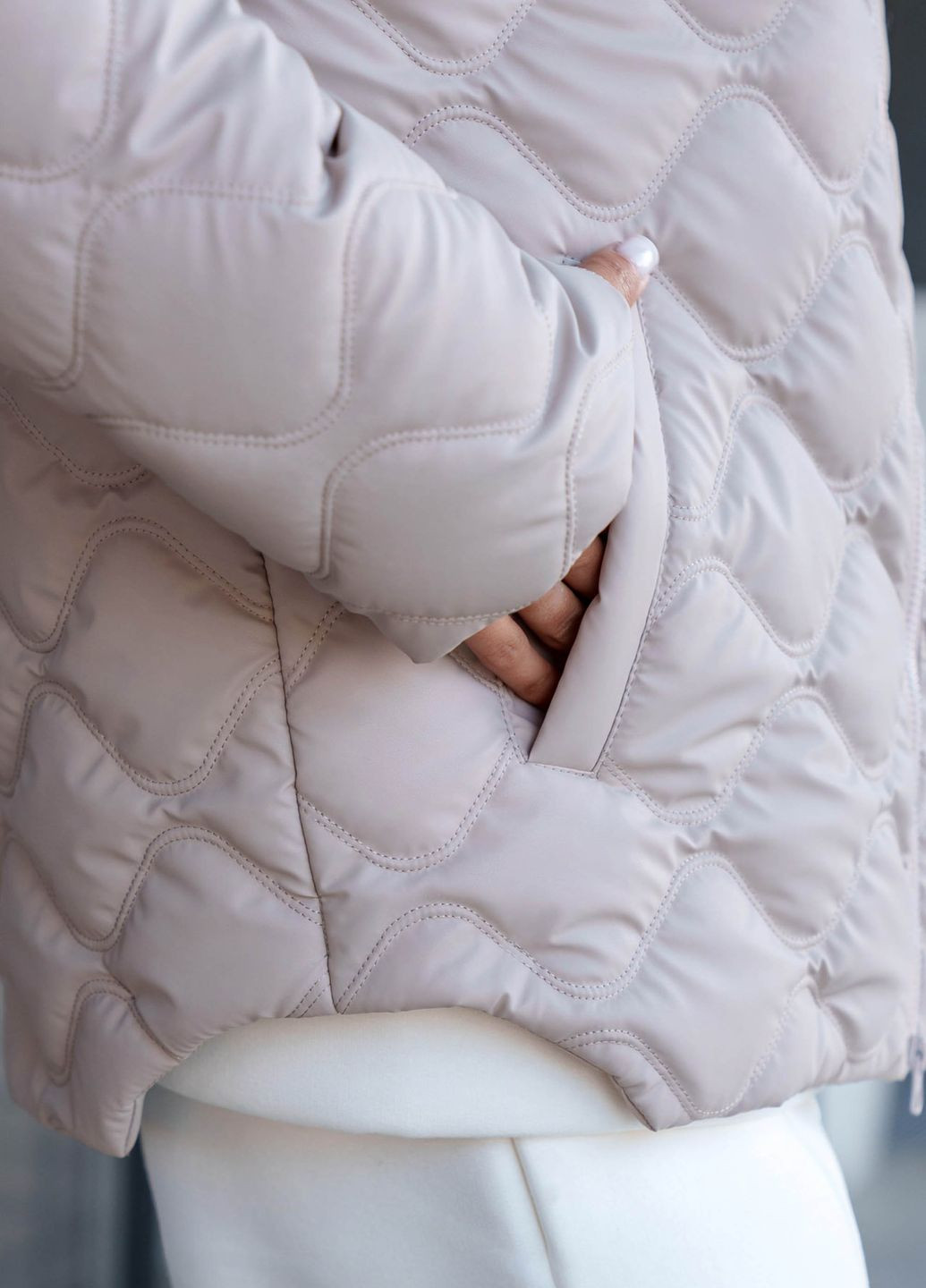 Бежева зимня стильна коротка куртка на утеплювачі бежевого кольору Jadone Fashion Куртка