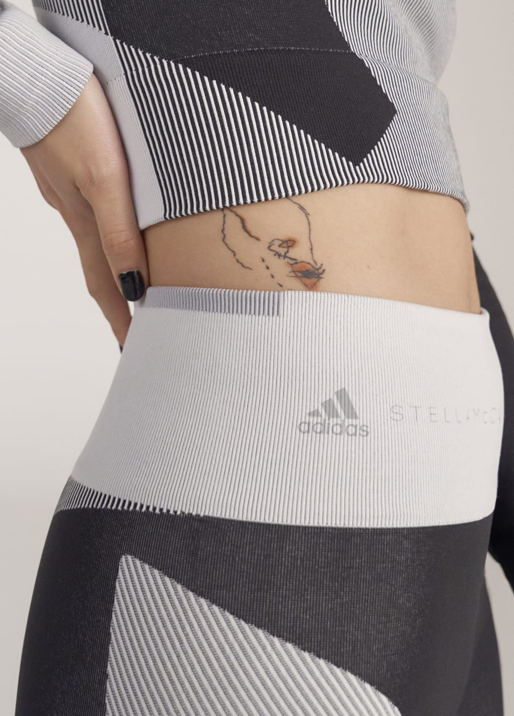 Черные летние бесшовные шорты для фитнеса by stella mccartney adidas