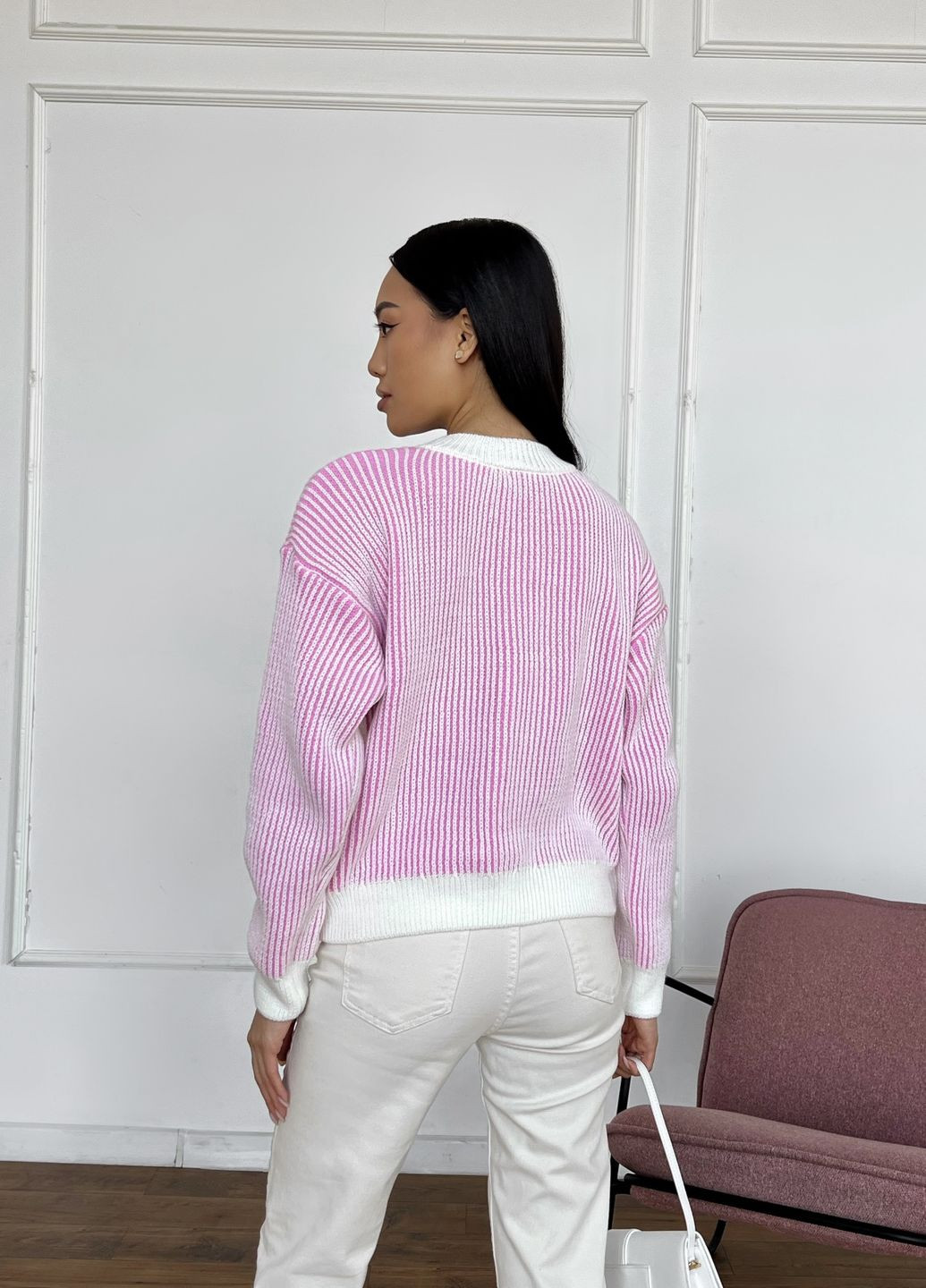 Розовый демисезонный свитер джемпер Larionoff