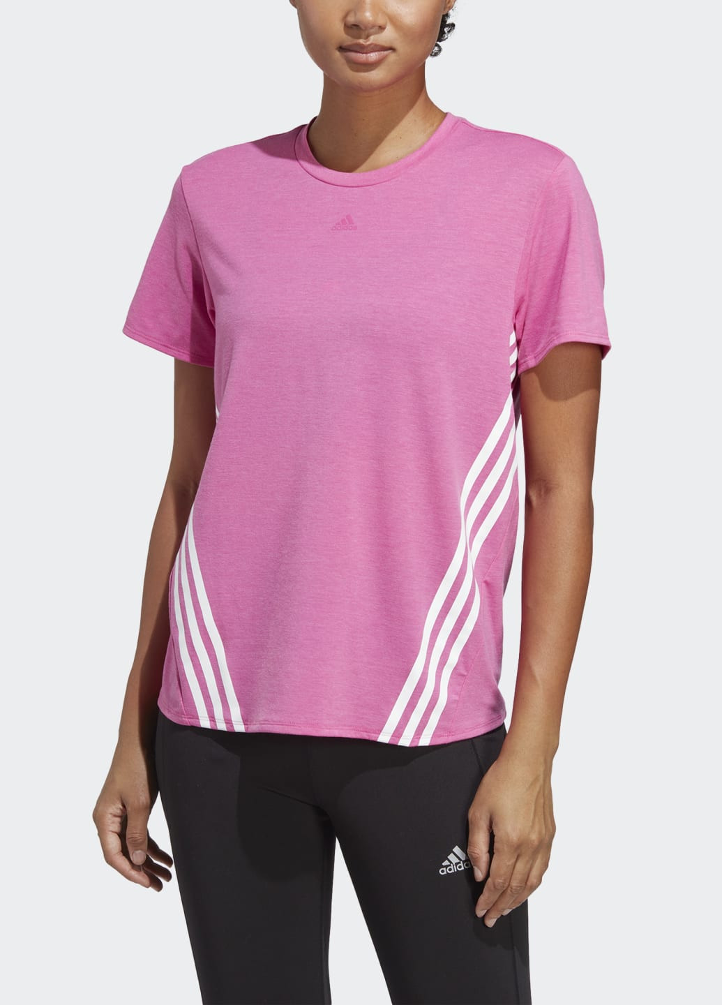 Рожева всесезон футболка train icons 3-stripes adidas