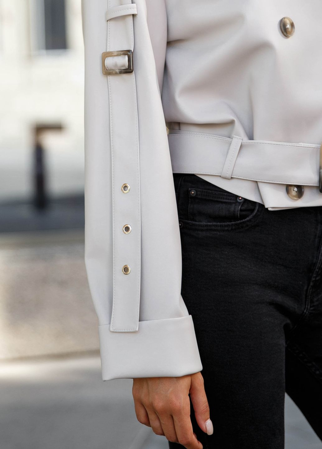 Біла демісезонна коротка куртка з еко-шкіри Jadone Fashion
