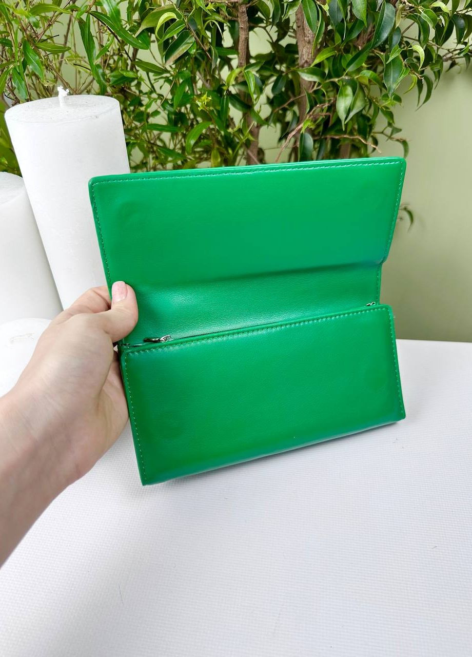 Мягкий большой кошелёк на магнитах женский Saralyn анималистичный зелёный