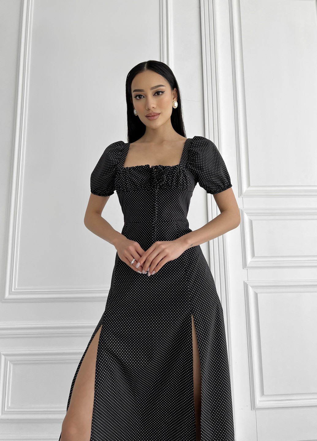 Чорна повсякденний ніжна літня сукня у горошок з розрізами Jadone Fashion в горошок