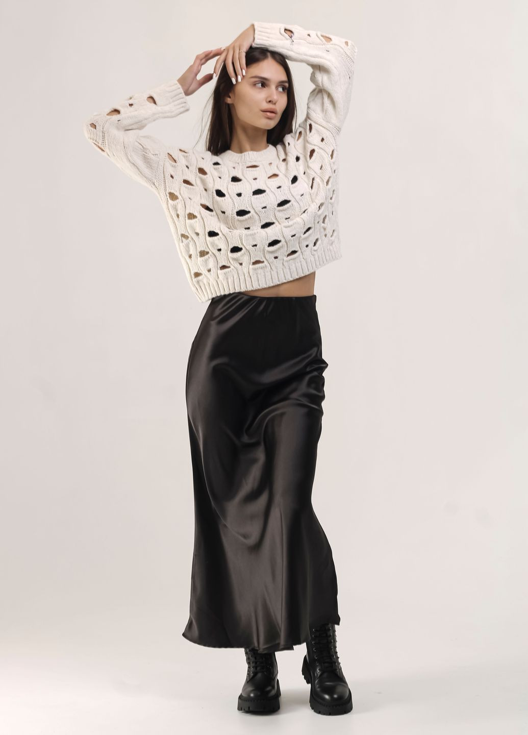 Молочный свитер с вырезами молочный Bisou