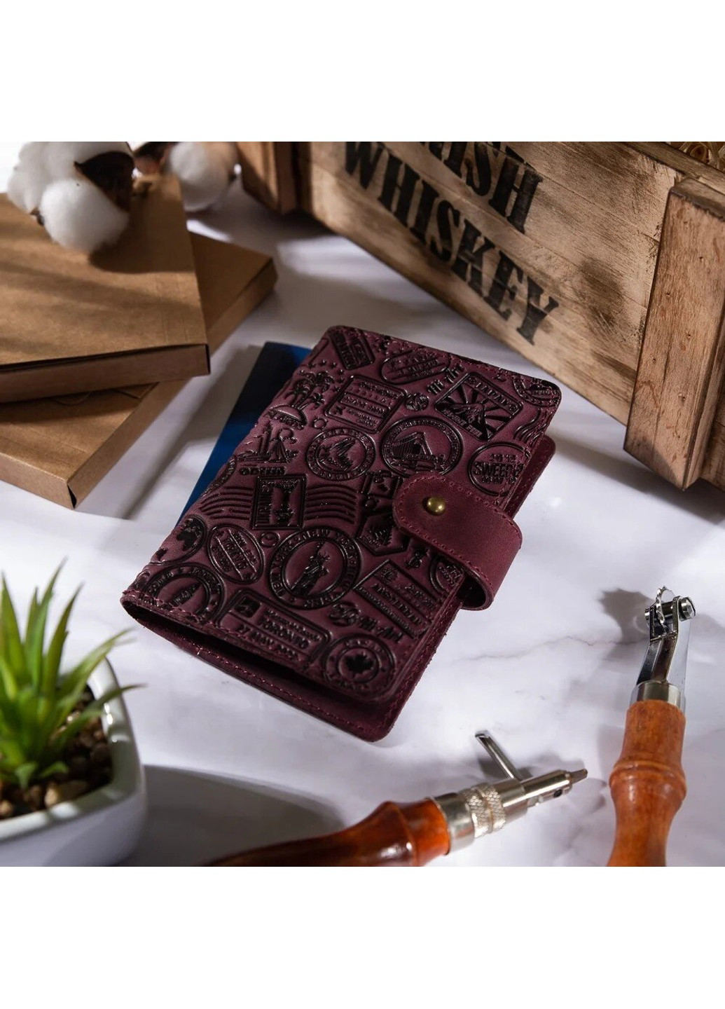 Обкладинка для паспорта зі шкіри «Let's Go Travel» PB-02/1 Shabby Alga Темно-зелений Hi Art (268371708)