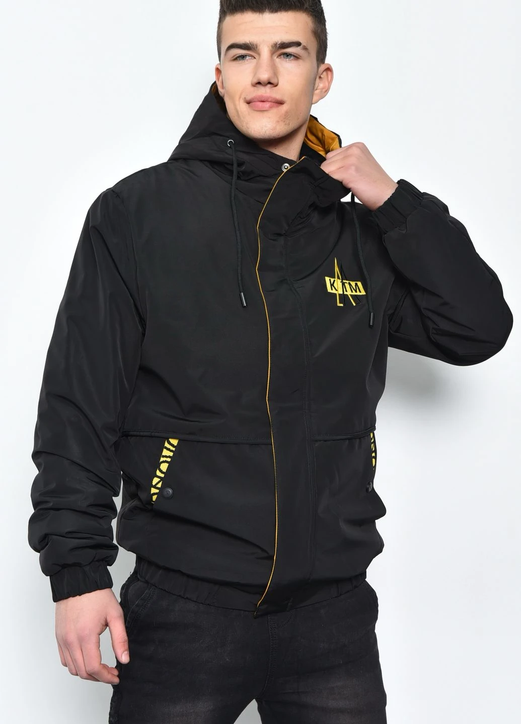 Чорна демісезонна куртка чоловіча демісезонна чорного кольору Let's Shop
