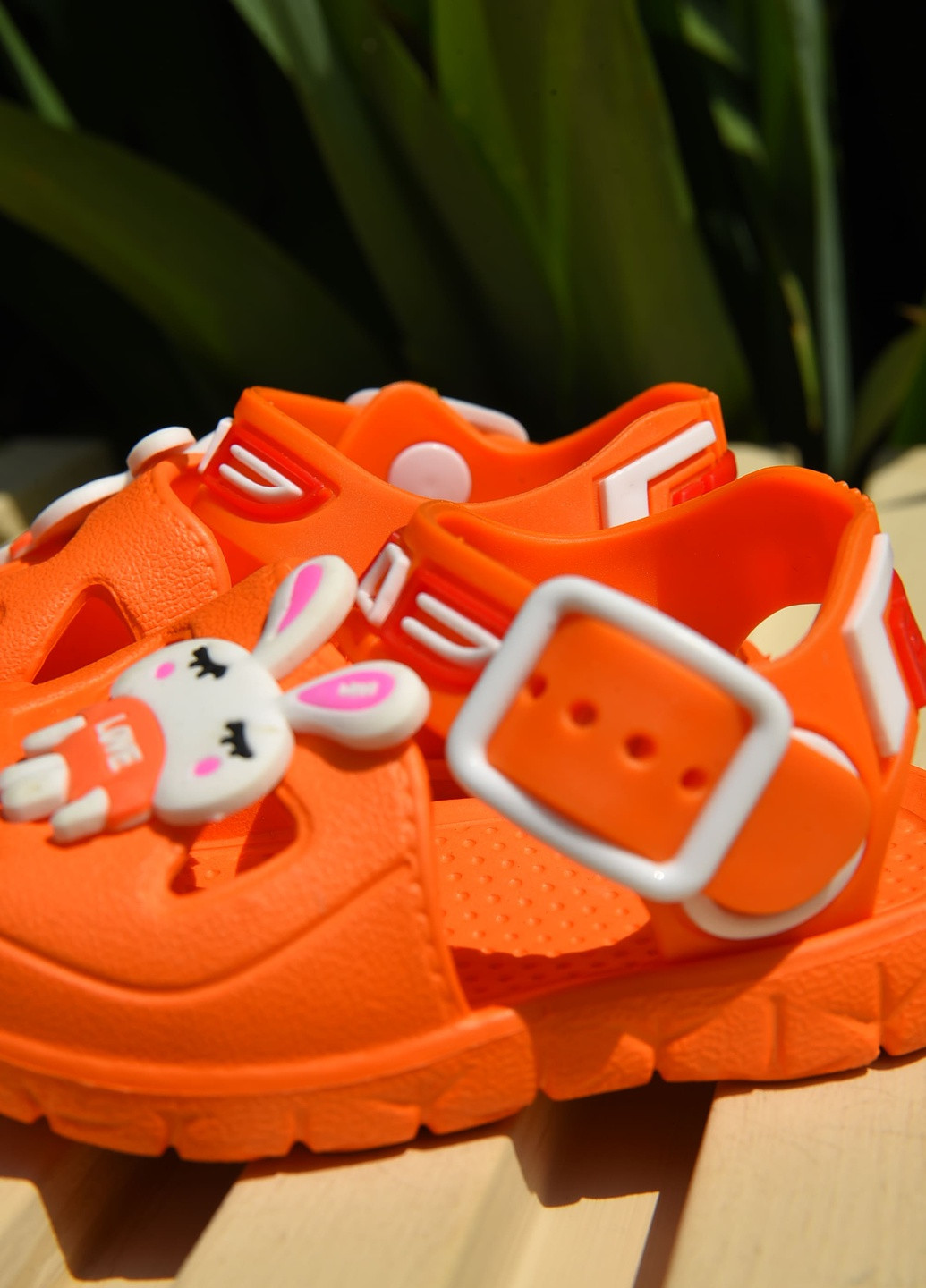 Оранжевые пляжные сандали детские пена для девочки оранжевого цвета Let's Shop с ремешком