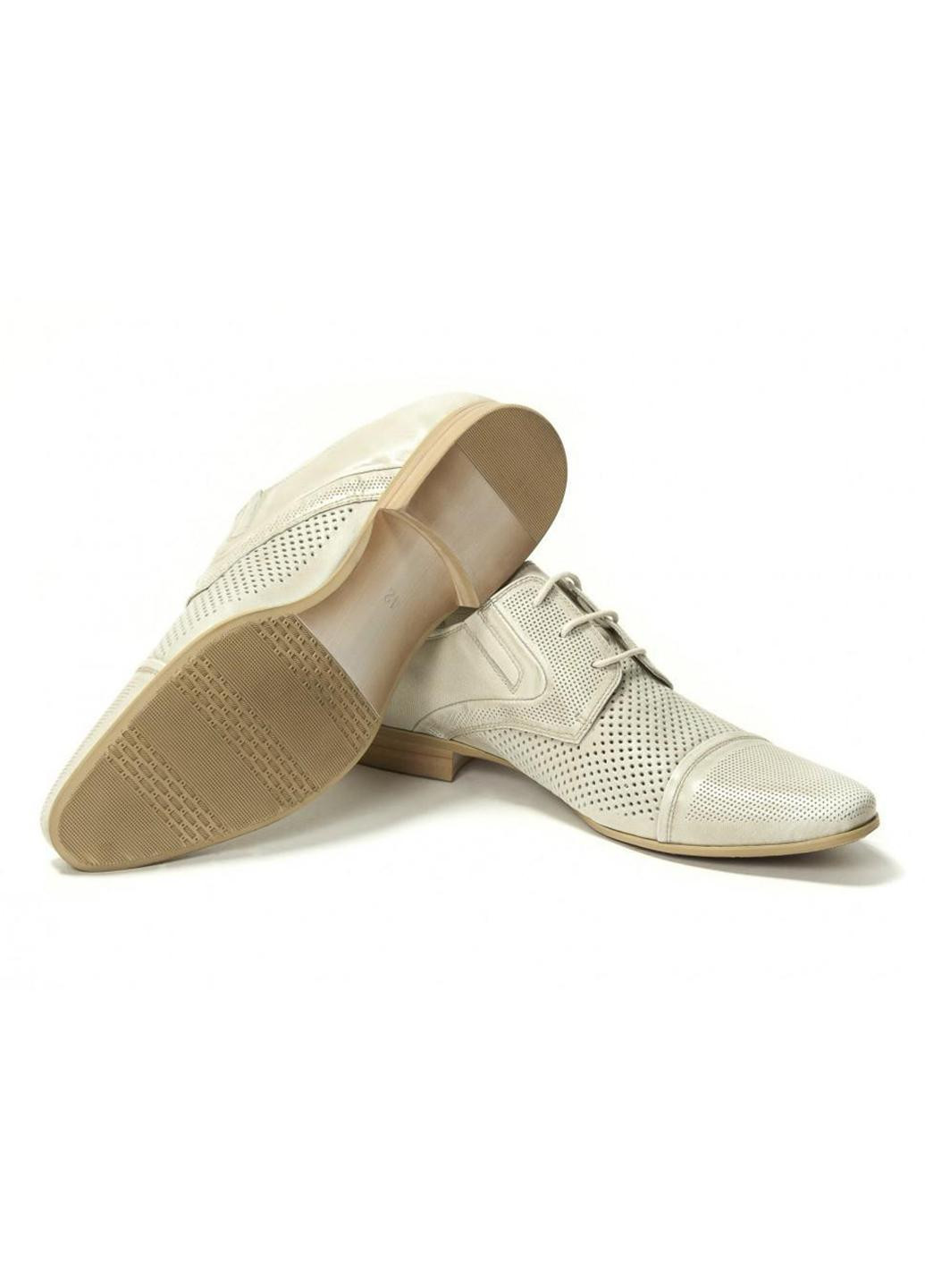 Бежевые туфли Carlo Delari
