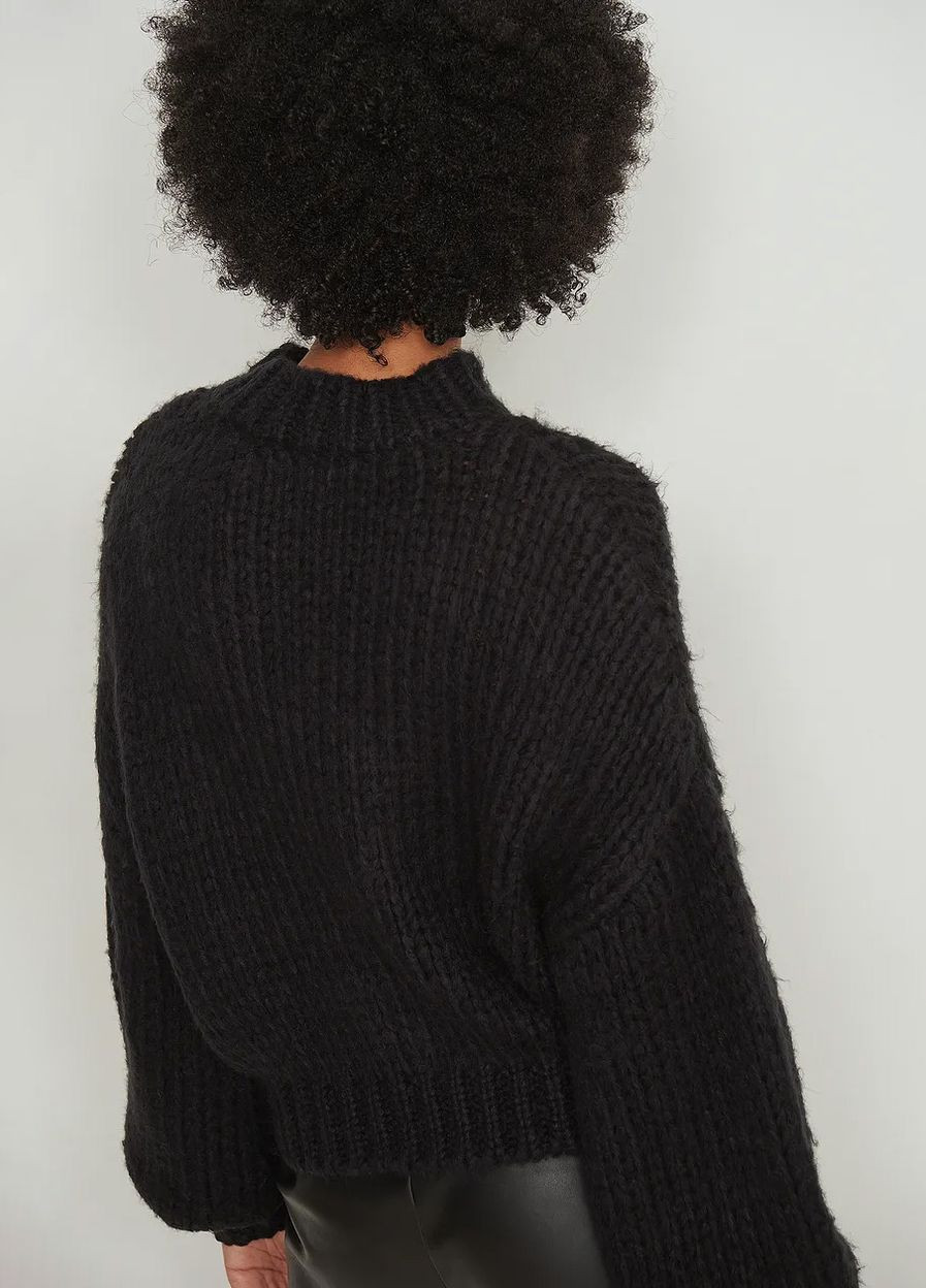 Черный свитер NA-KD