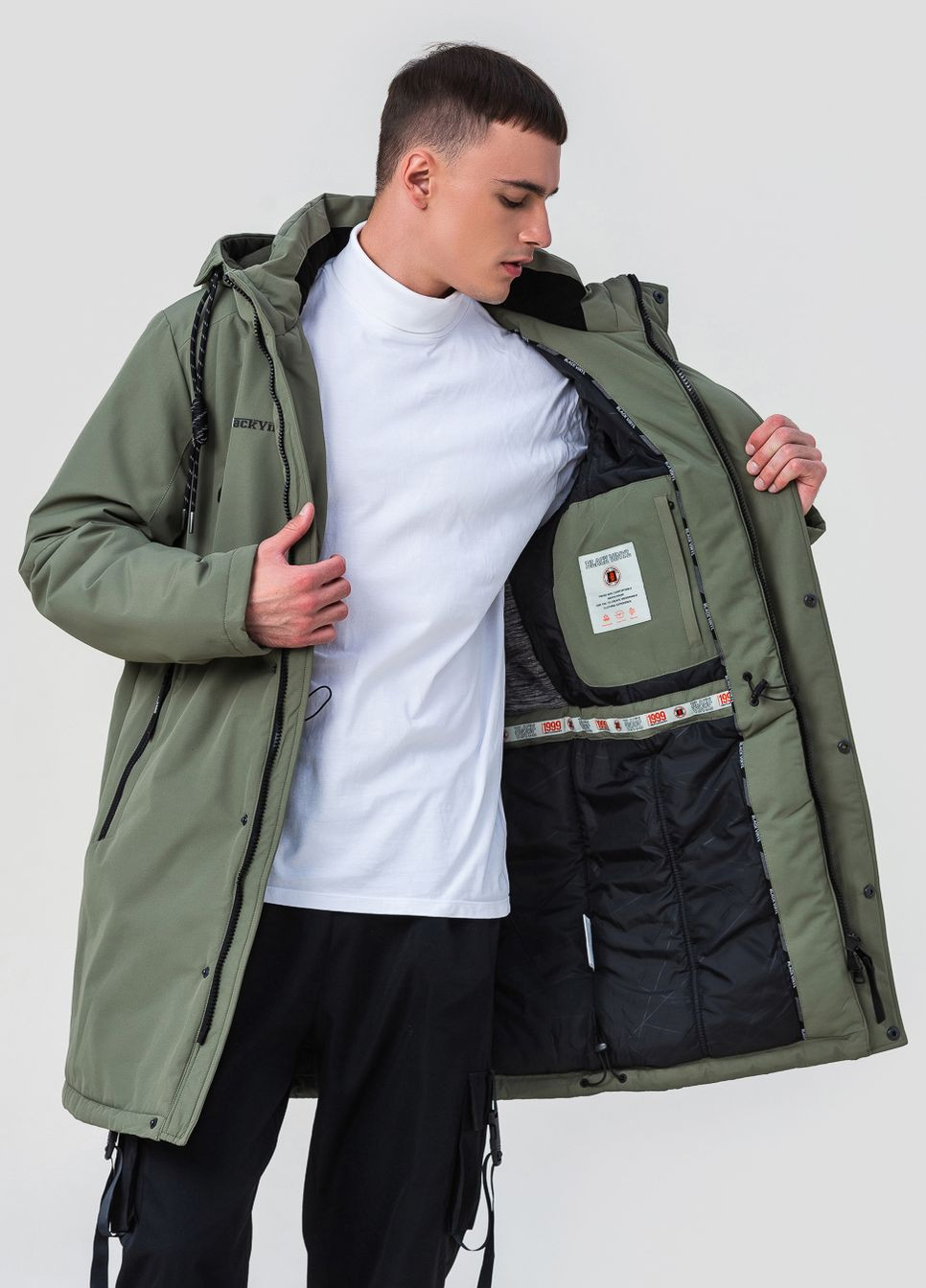 Оливковая зимняя удлиненная мужская куртка модель 23-2281 Black Vinyl