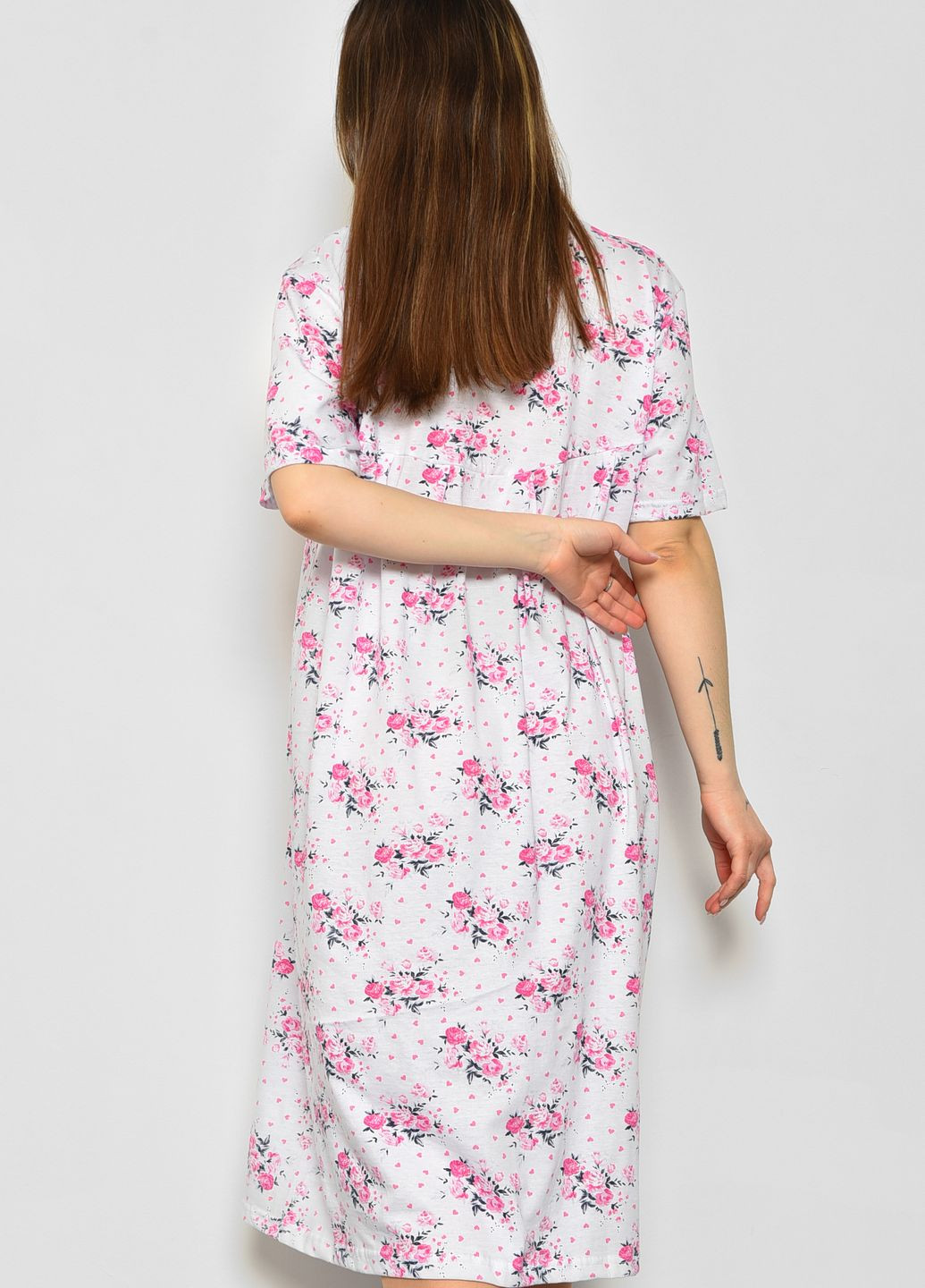 Ночная рубашка женская батальная белого цвета с цветочным принтом Let's Shop (277925665)