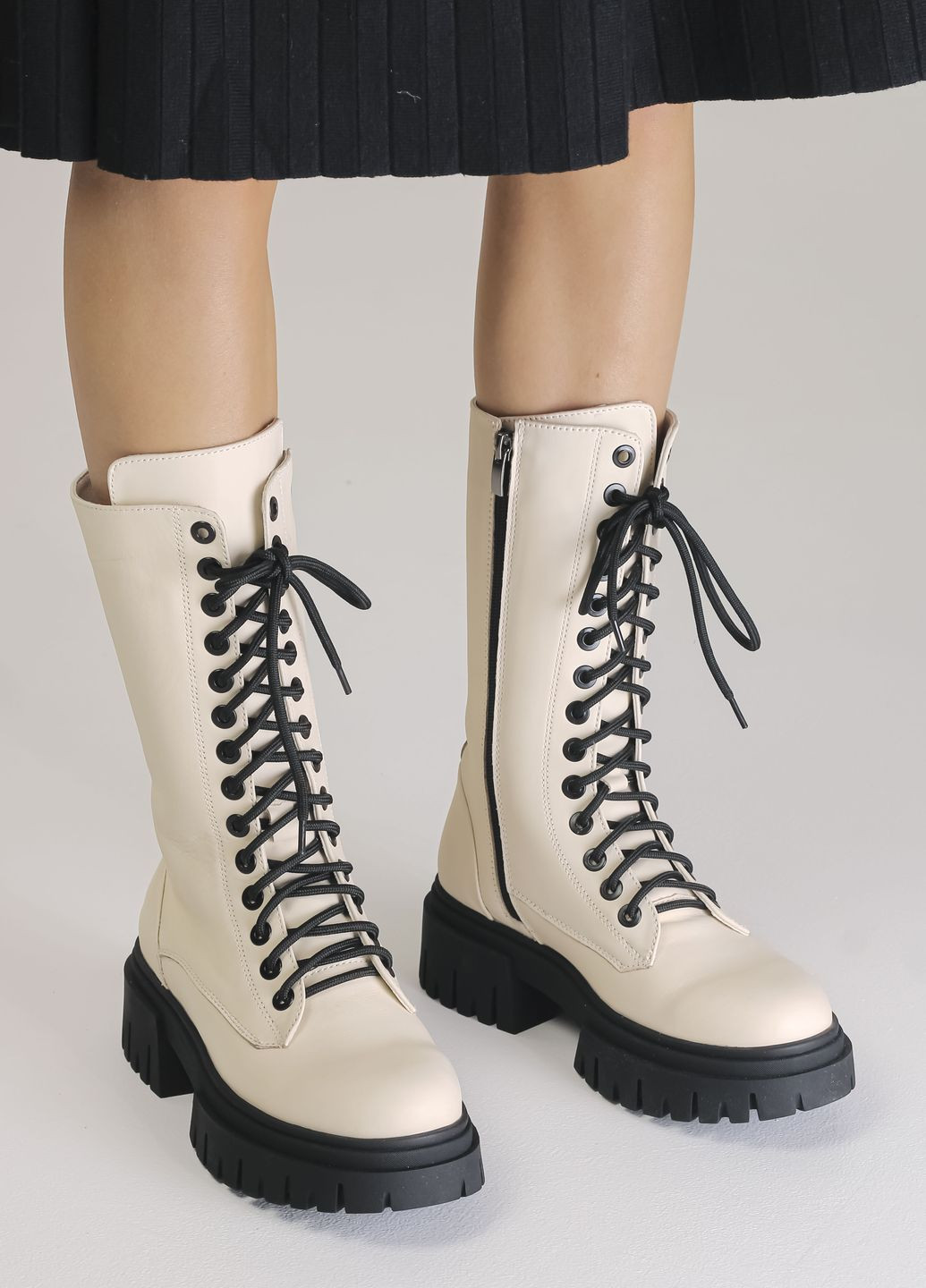 Зимние ботинки с высокой шнуровкой молочные кожа Teona без декора