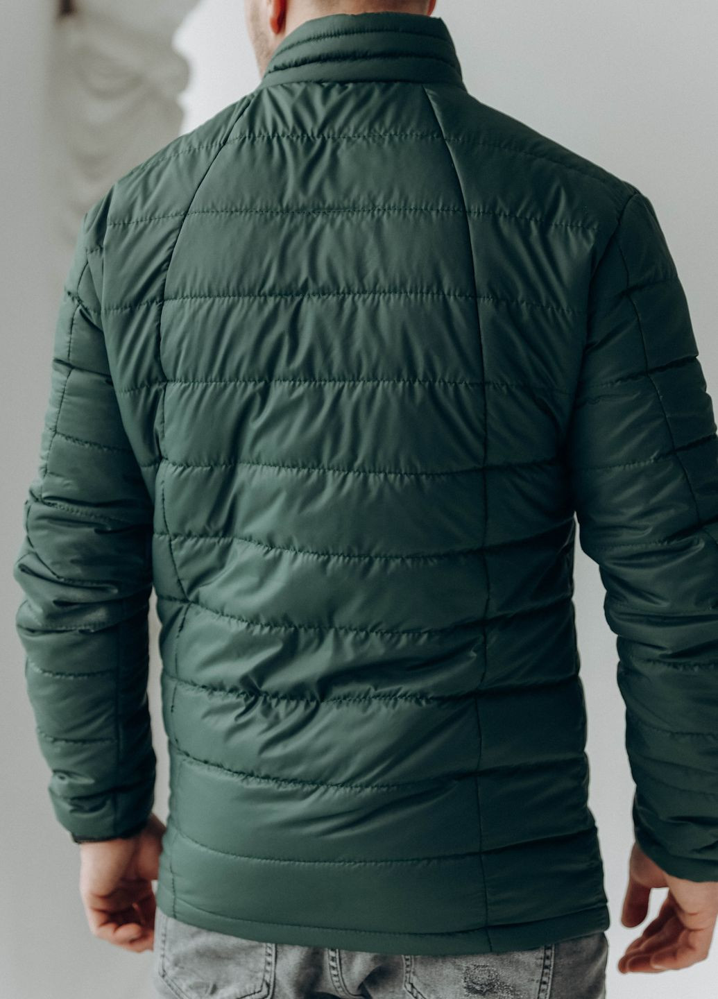 Темно-зелена демісезонна куртка чоловiча демicезонна темно-зеленого кольору Let's Shop