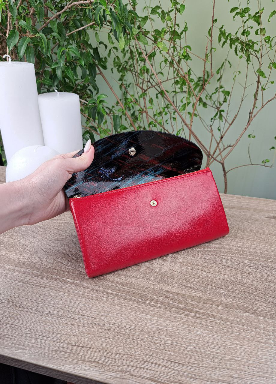 Женский кошелёк на кнопке на прямую купюру из экокожи Saralyn красный