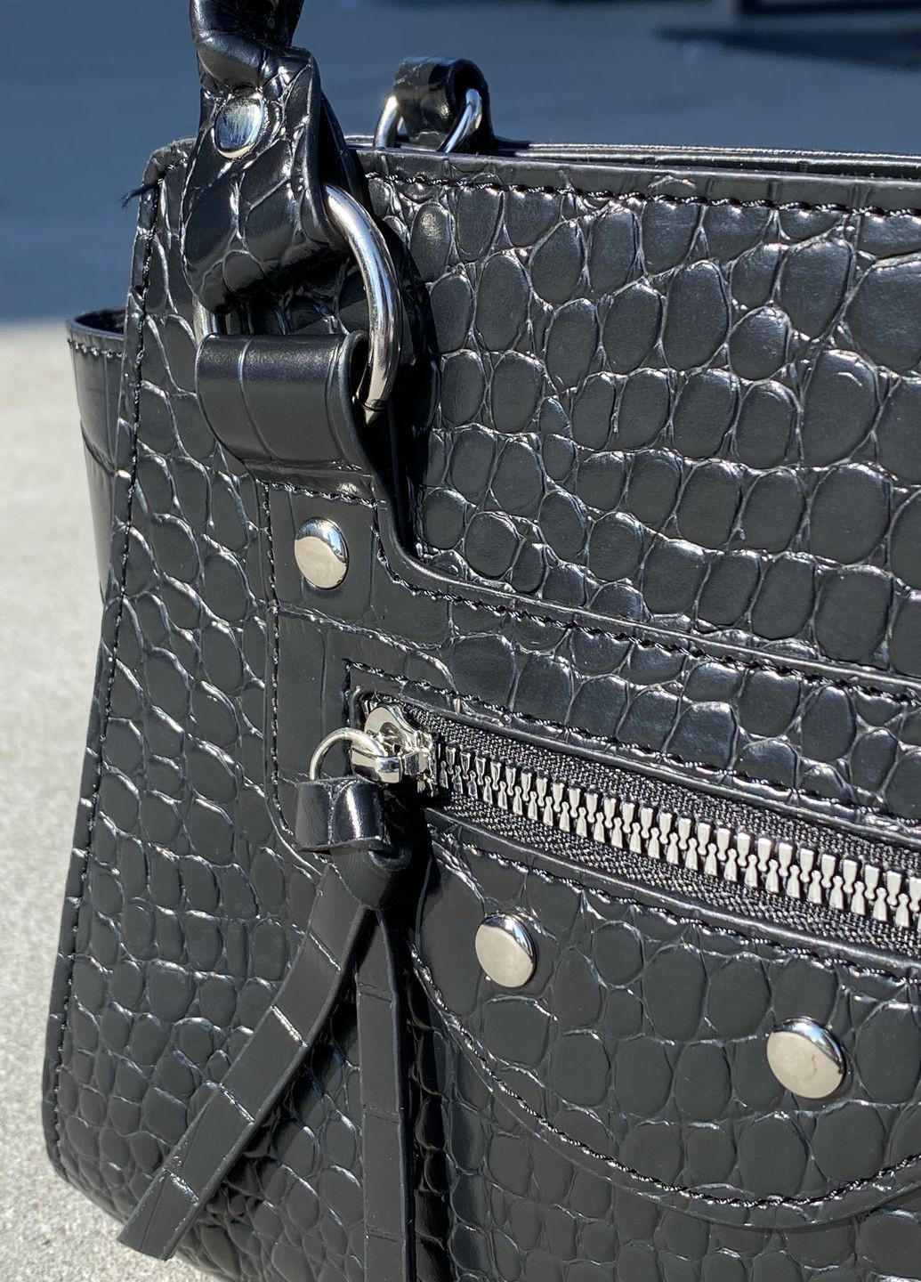 Жіноча квадратна сумка кроссбоди на ремінці рептилія T-228 чорна No Brand (267024955)