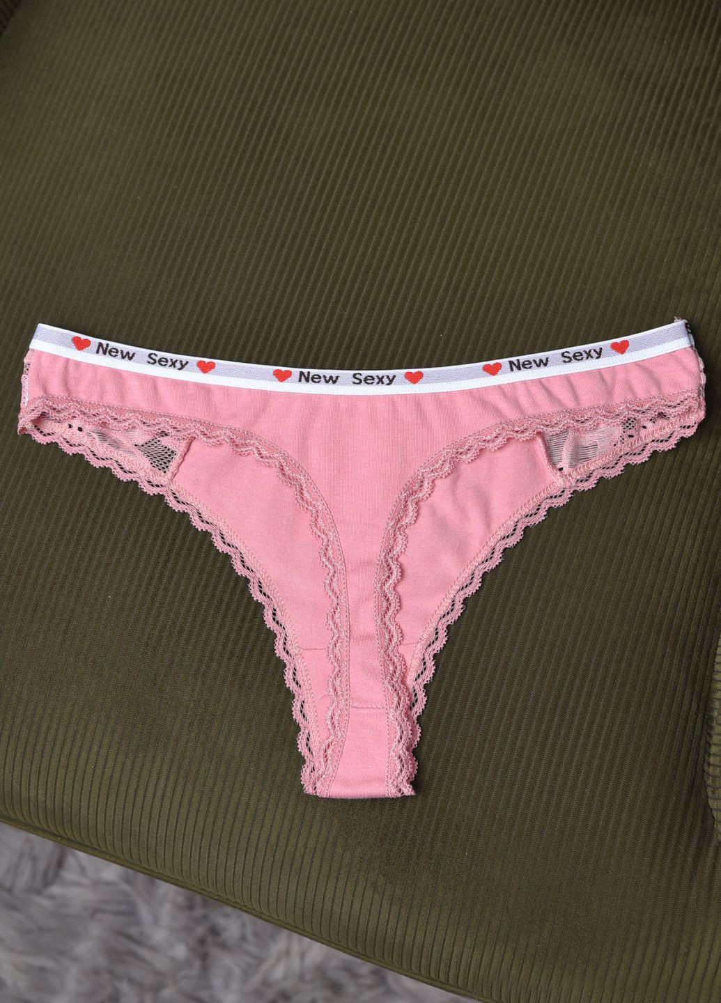 Стринги женские с гипюровыми вставками темно-розового цвета Let's Shop (276061241)