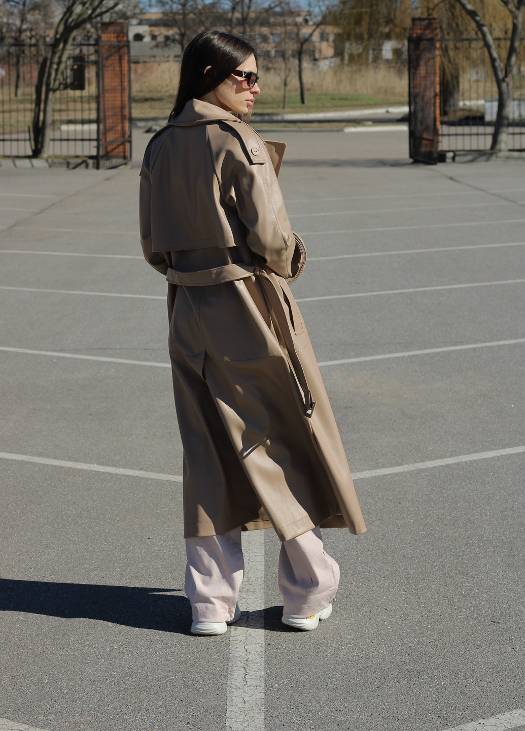 Темно-бежевое демисезонное Тренч на поясе 321 BOCHAROVA