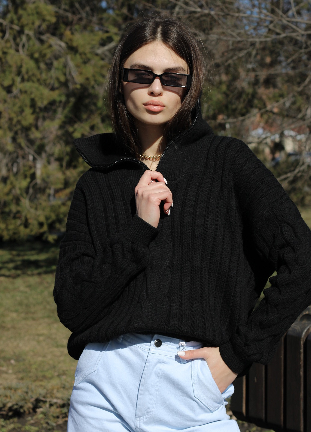Черный демисезонный свитер с высоким воротником . QU style