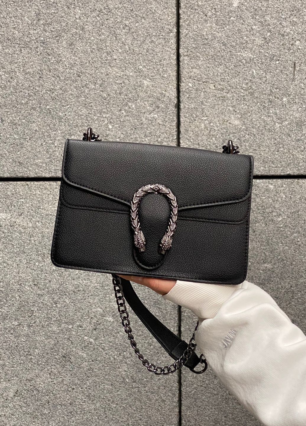 Жіноча сумка крос-боді з підковою чорна No Brand (271828164)