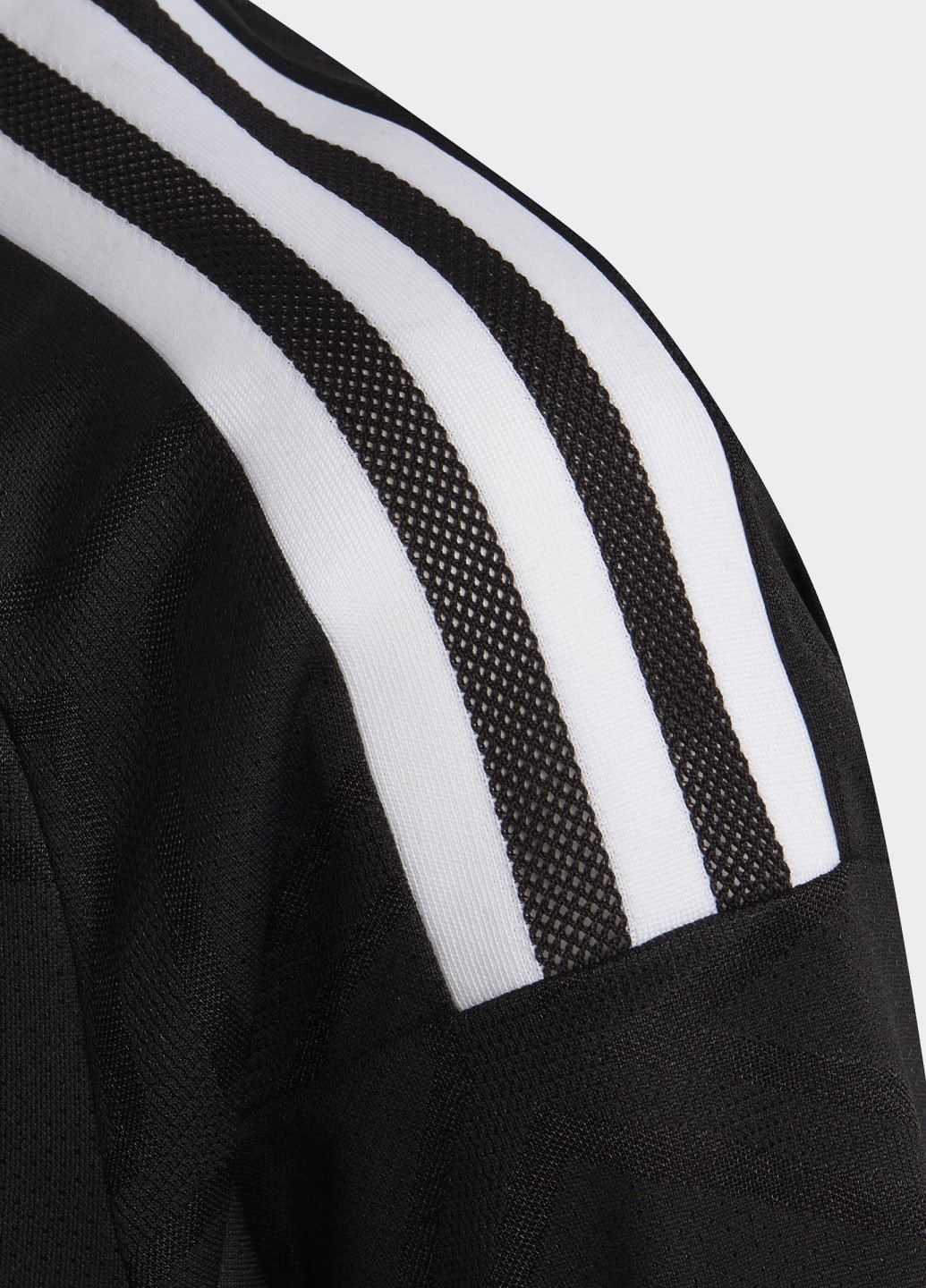 Чорна демісезонна футболка condivo 22 match day adidas