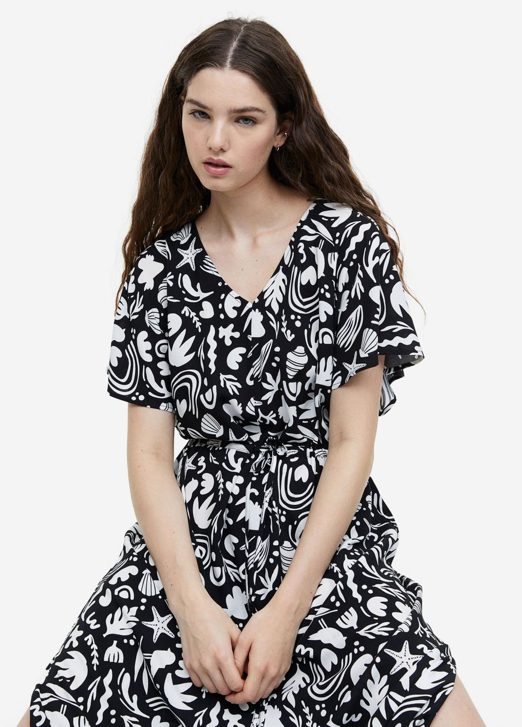 Чорно-білий повсякденний сукня з куліскою H&M з абстрактним візерунком