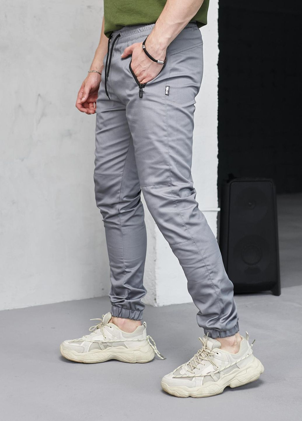 Светло-серые демисезонные брюки No Brand