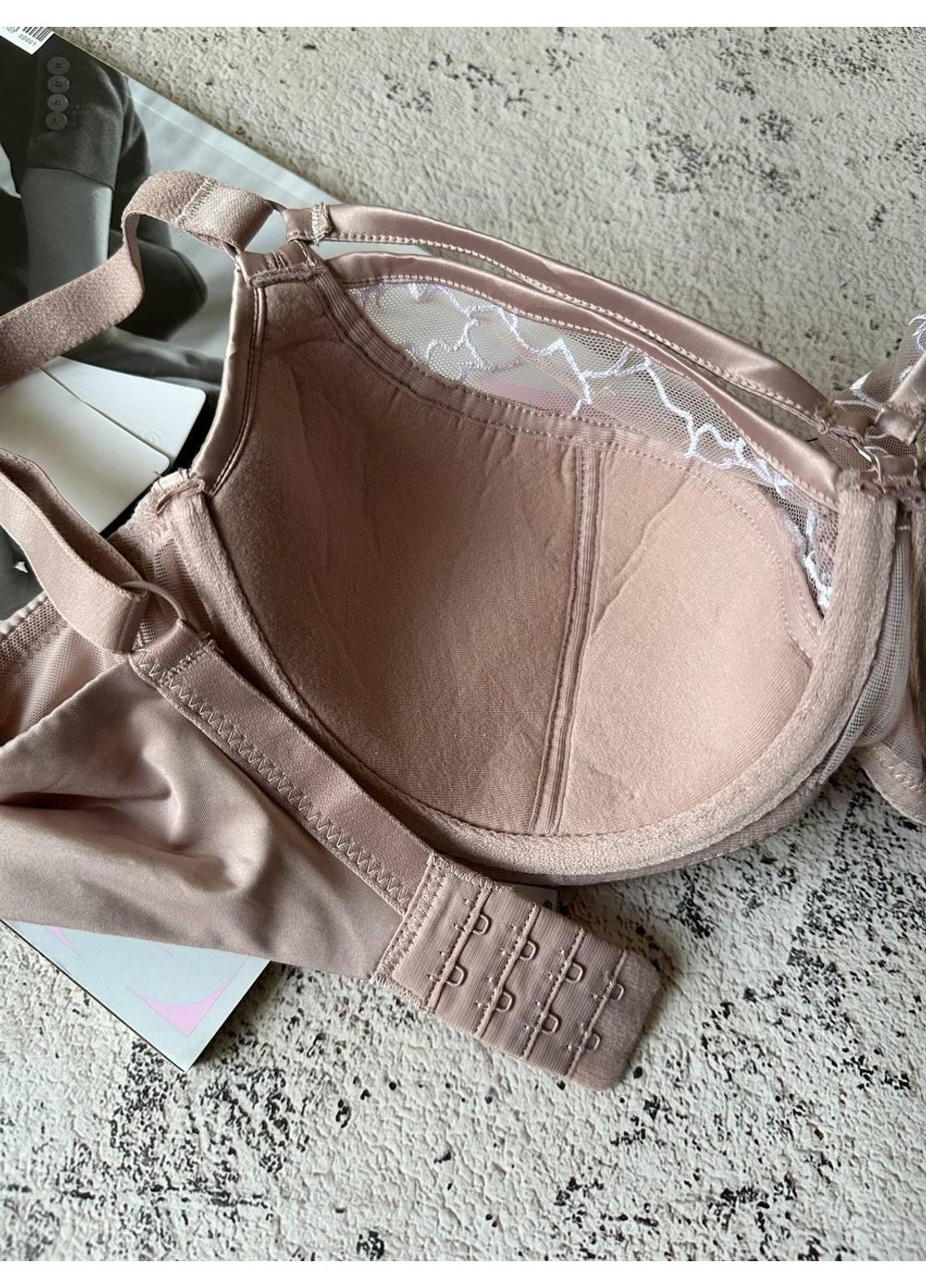 Пудровий м'який бюстгальтер з портупеєю на чашку с пудра Lanny Mode