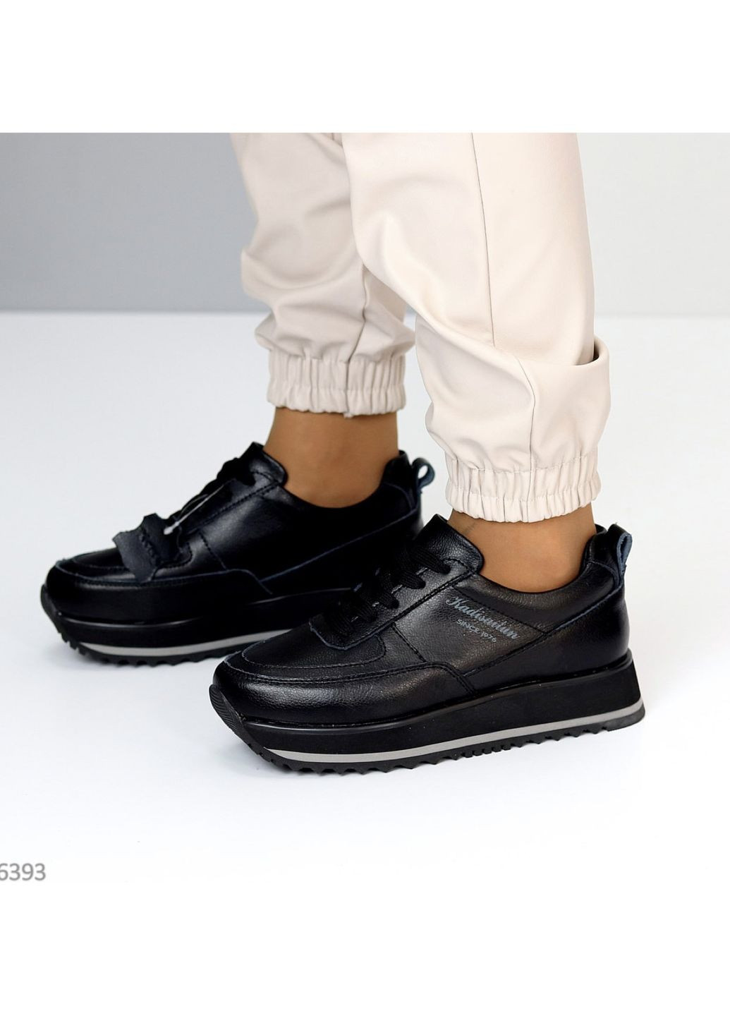 Черные демисезонные стильные женские кроссовки No Brand