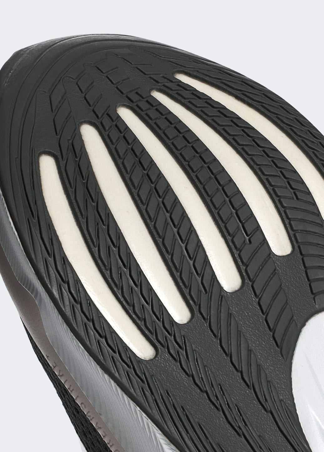 Черные всесезонные кроссовки supernova stride adidas