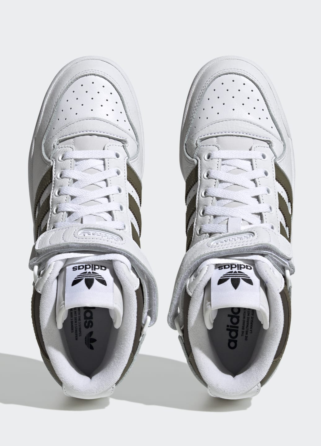 Белые всесезонные кроссовки forum adidas